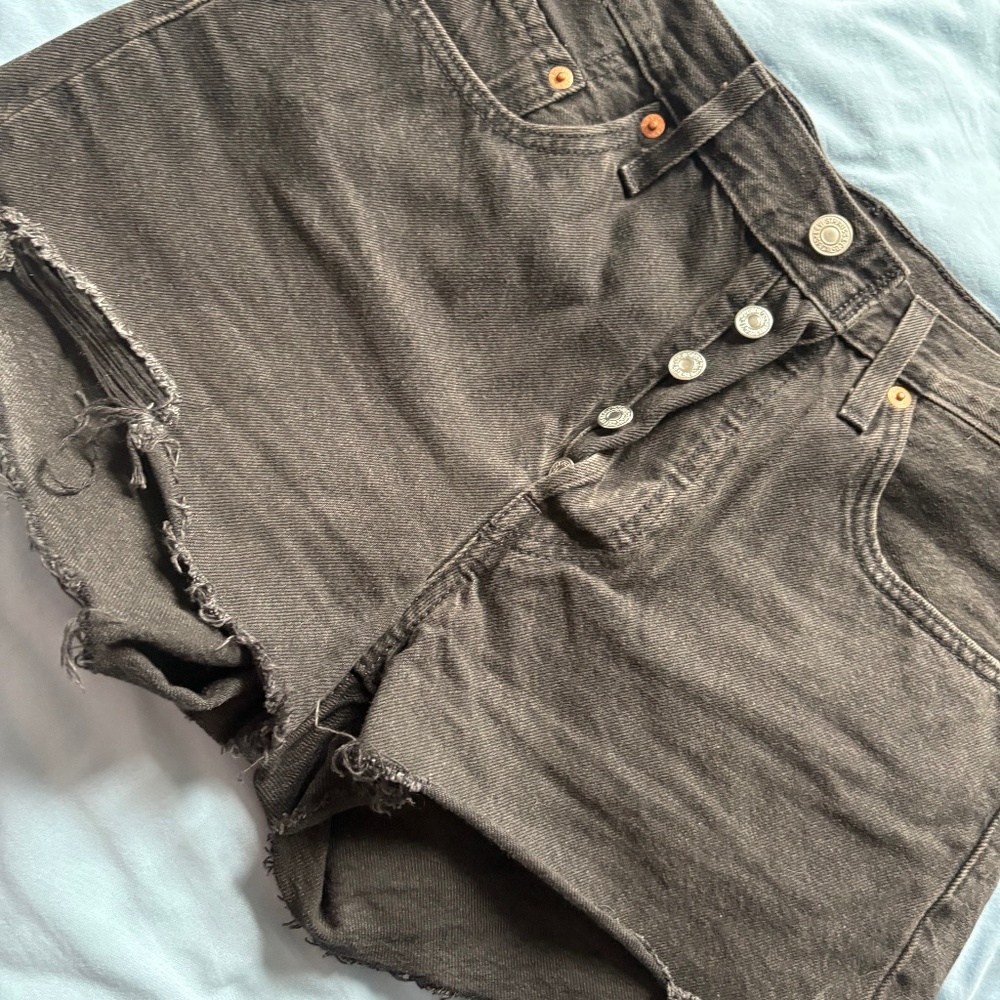 Levi’s shorts grey